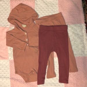 Kate Quinn Organics bear onesie bundle
